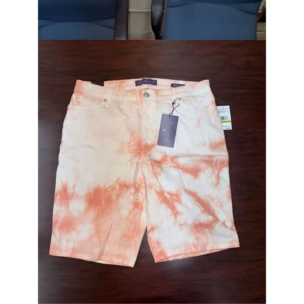 NWT Gloria Vanderbilt Coral Essence Feathered Tie Dye Midrise Bermuda Shorts-14